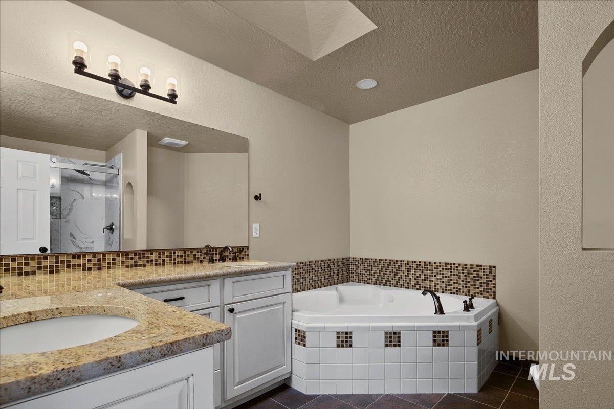 3824 W Aspen Creek Ct, Meridian, Idaho 83642, 3 Bedrooms, 2 Bathrooms, Residential For Sale, Price $588,000,MLS 98980425