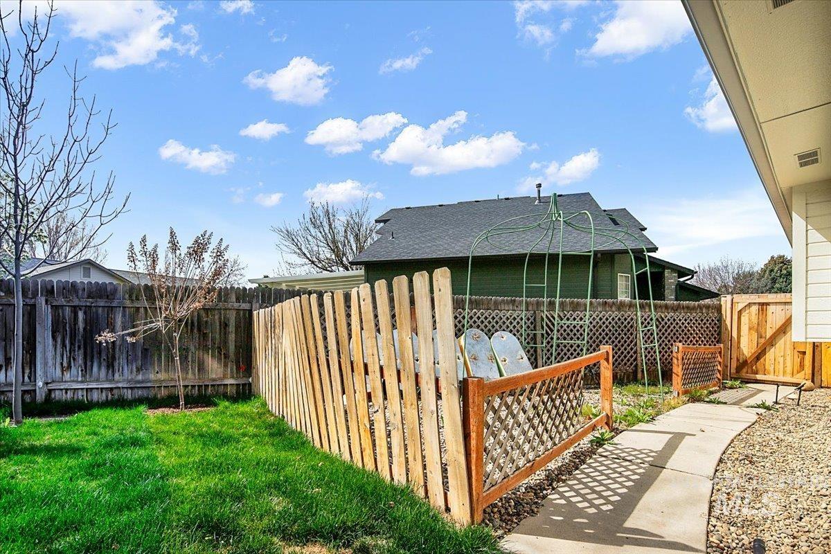 3824 W Aspen Creek Ct, Meridian, Idaho 83642, 3 Bedrooms, 2 Bathrooms, Residential For Sale, Price $588,000,MLS 98980425