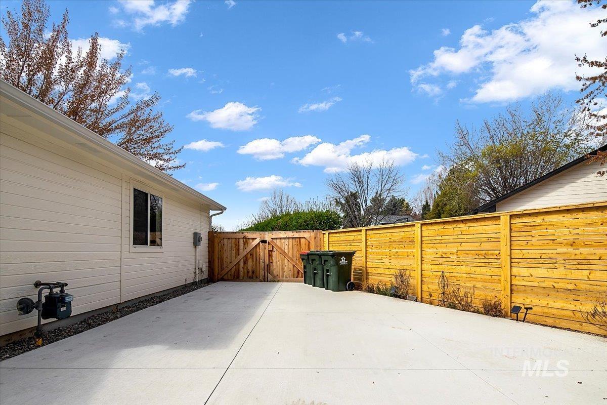 3824 W Aspen Creek Ct, Meridian, Idaho 83642, 3 Bedrooms, 2 Bathrooms, Residential For Sale, Price $588,000,MLS 98980425