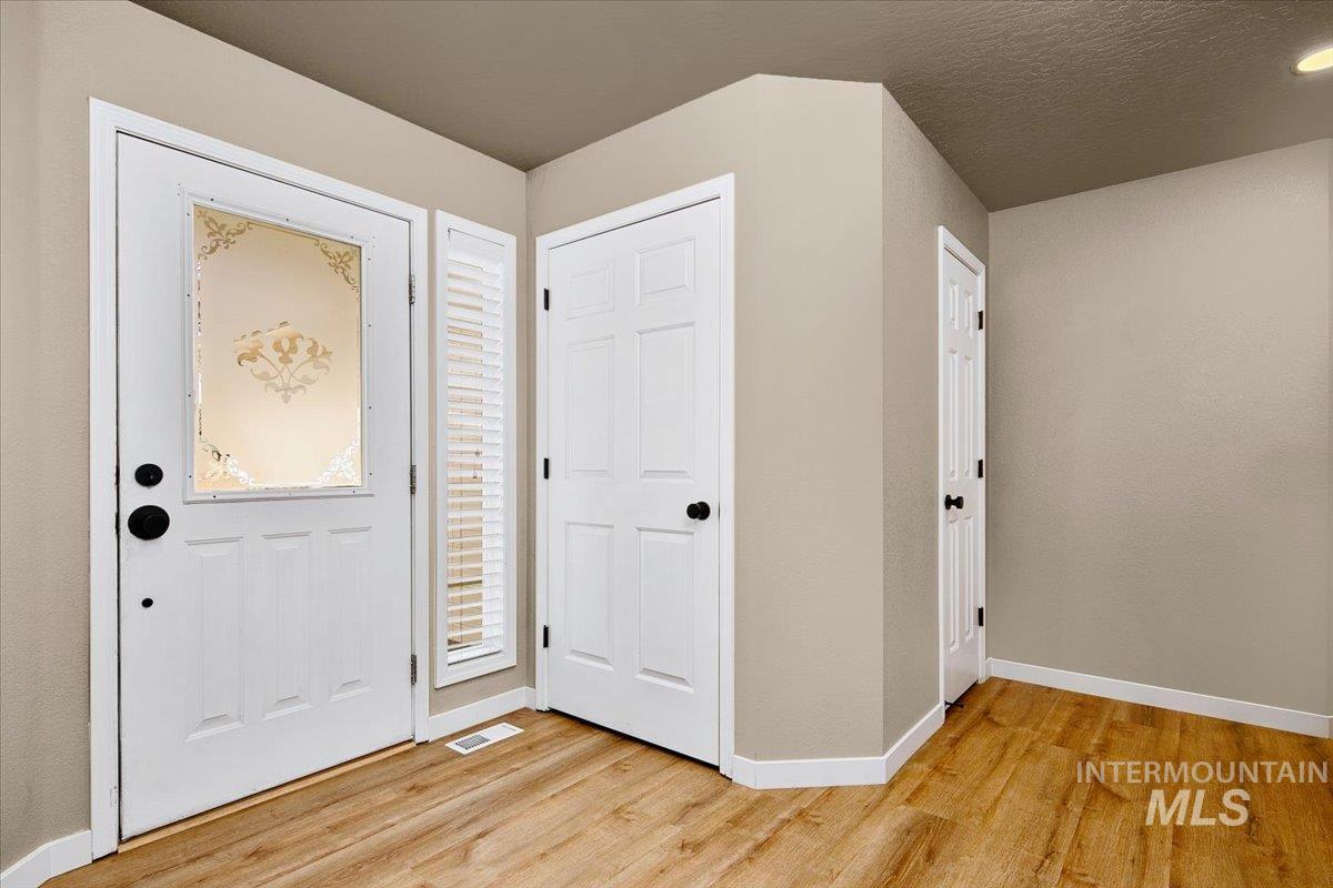 3824 W Aspen Creek Ct, Meridian, Idaho 83642, 3 Bedrooms, 2 Bathrooms, Residential For Sale, Price $588,000,MLS 98980425