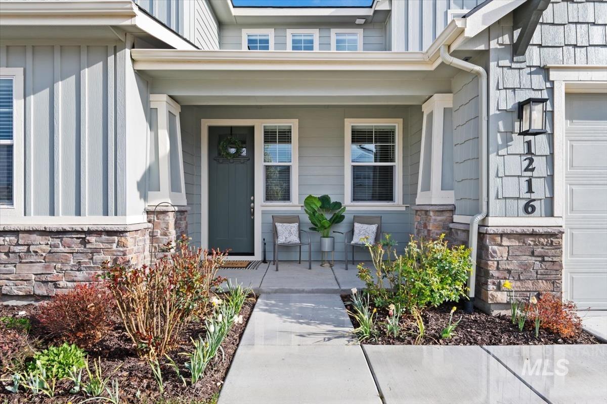 1216 E Fort Erie St., Kuna, Idaho 83634, 3 Bedrooms, 2.5 Bathrooms, Residential For Sale, Price $495,000,MLS 98980426