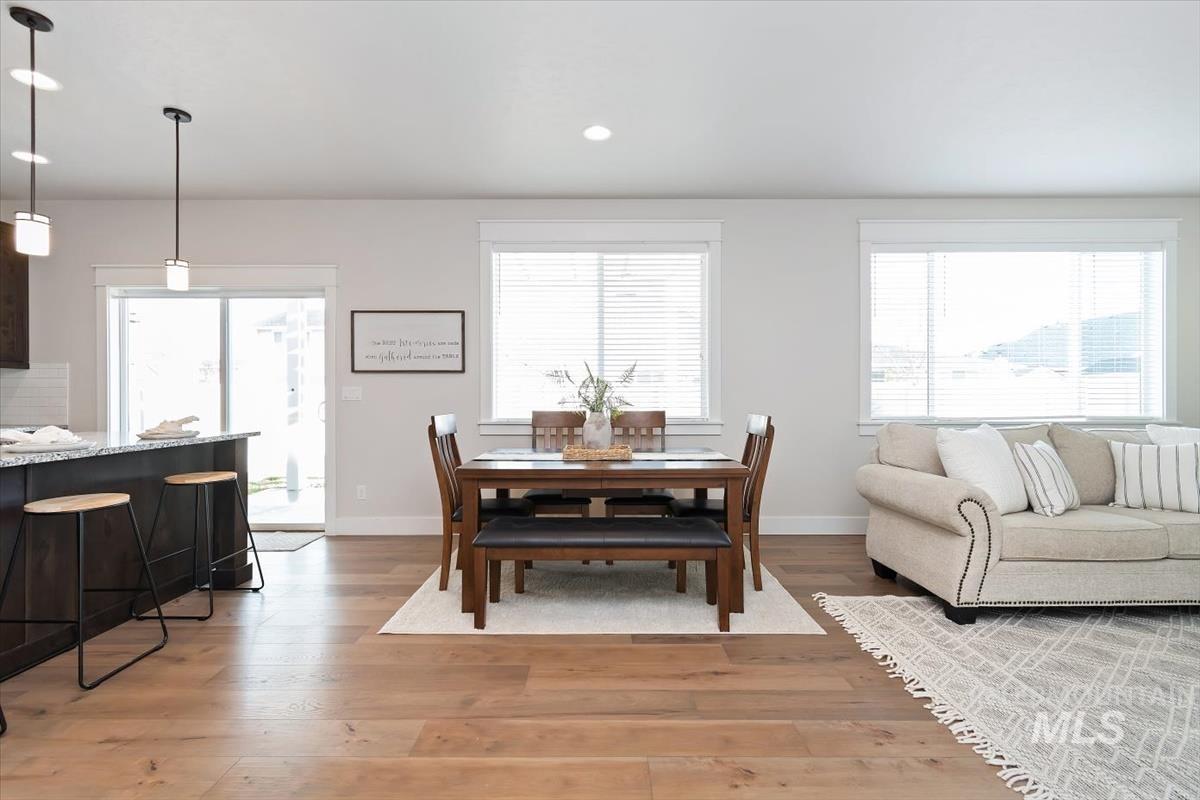 1216 E Fort Erie St., Kuna, Idaho 83634, 3 Bedrooms, 2.5 Bathrooms, Residential For Sale, Price $495,000,MLS 98980426