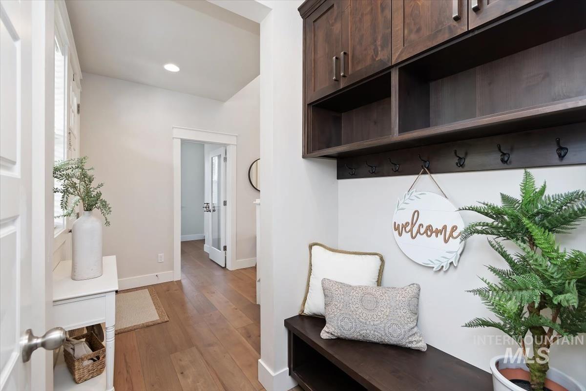 1216 E Fort Erie St., Kuna, Idaho 83634, 3 Bedrooms, 2.5 Bathrooms, Residential For Sale, Price $495,000,MLS 98980426