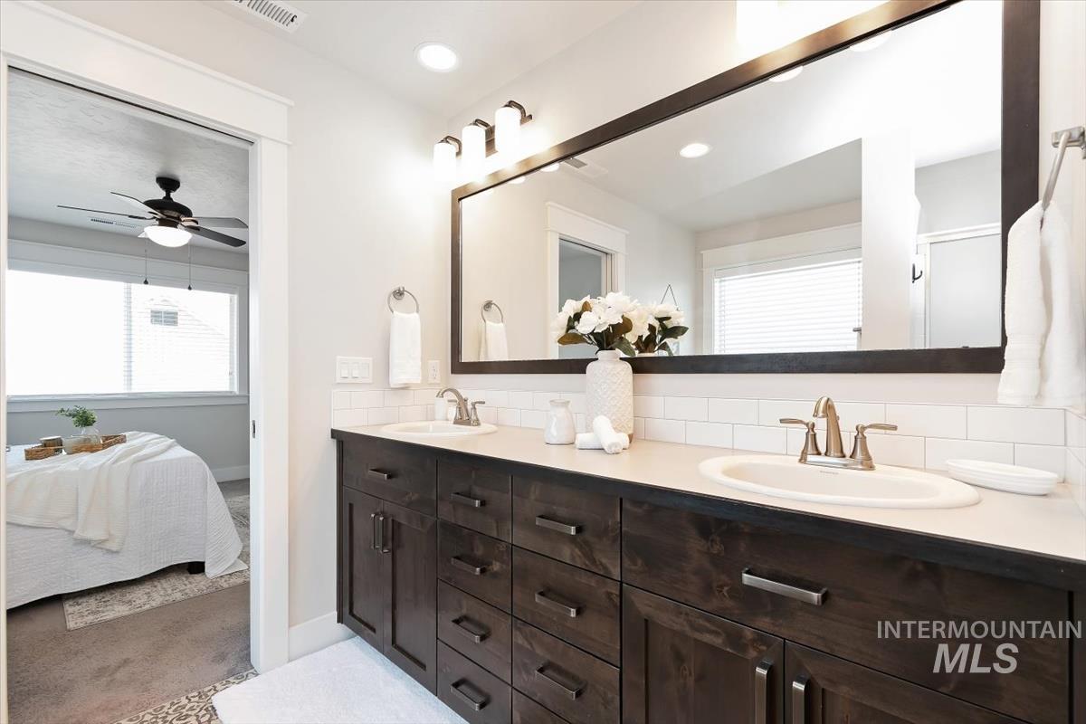 1216 E Fort Erie St., Kuna, Idaho 83634, 3 Bedrooms, 2.5 Bathrooms, Residential For Sale, Price $495,000,MLS 98980426