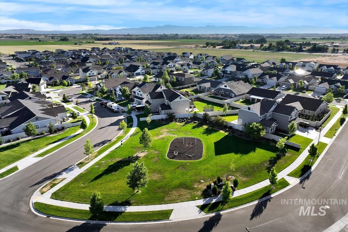 1216 E Fort Erie St., Kuna, Idaho 83634, 3 Bedrooms, 2.5 Bathrooms, Residential For Sale, Price $495,000,MLS 98980426