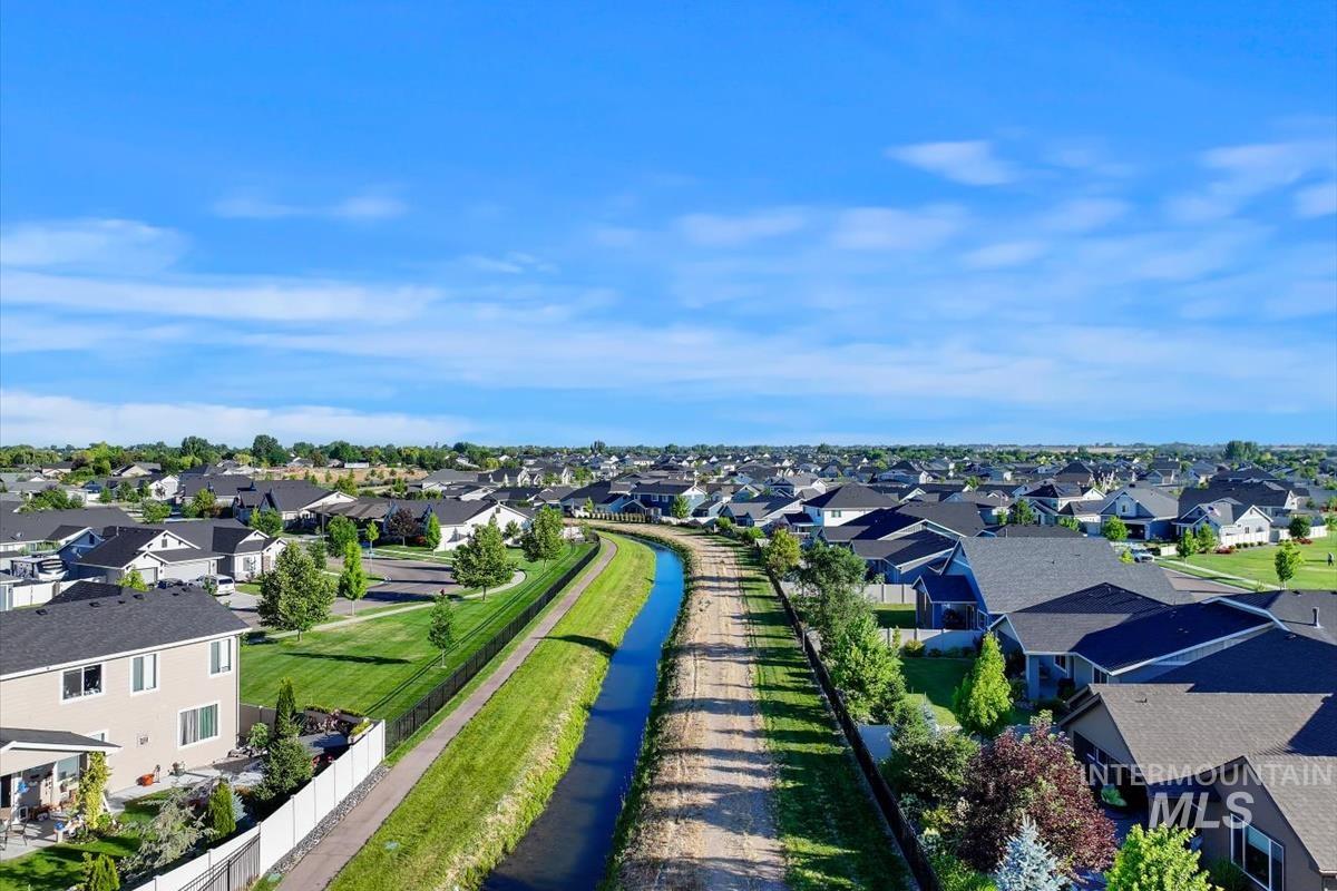 1216 E Fort Erie St., Kuna, Idaho 83634, 3 Bedrooms, 2.5 Bathrooms, Residential For Sale, Price $495,000,MLS 98980426