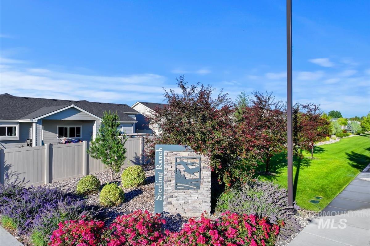 1216 E Fort Erie St., Kuna, Idaho 83634, 3 Bedrooms, 2.5 Bathrooms, Residential For Sale, Price $495,000,MLS 98980426