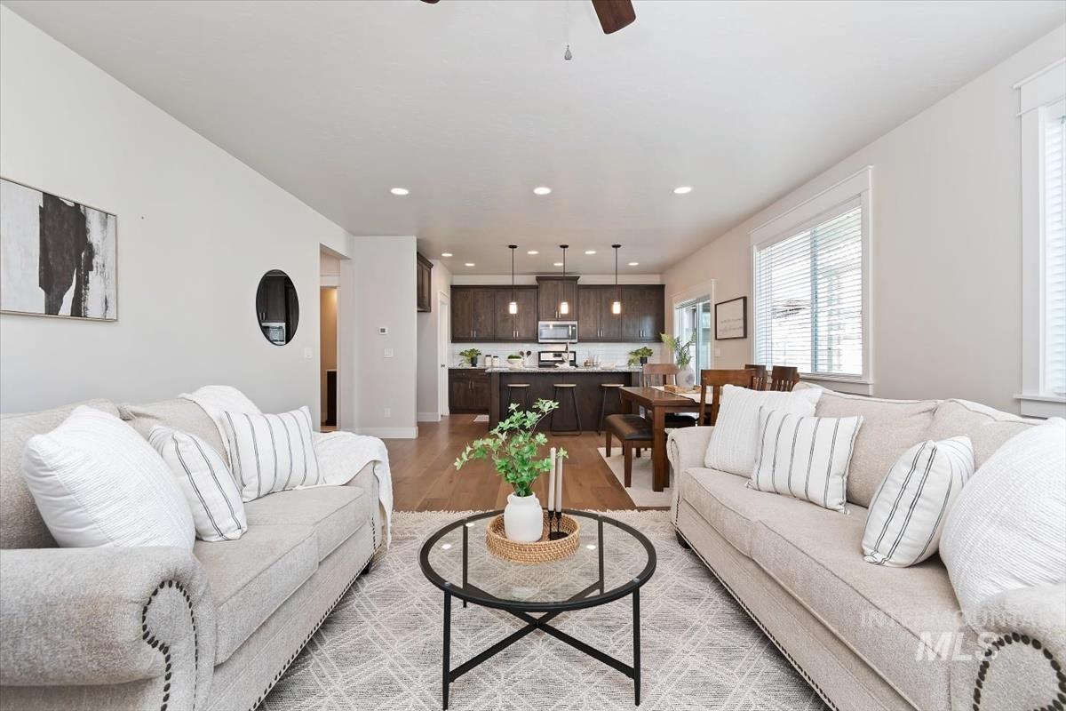 1216 E Fort Erie St., Kuna, Idaho 83634, 3 Bedrooms, 2.5 Bathrooms, Residential For Sale, Price $495,000,MLS 98980426