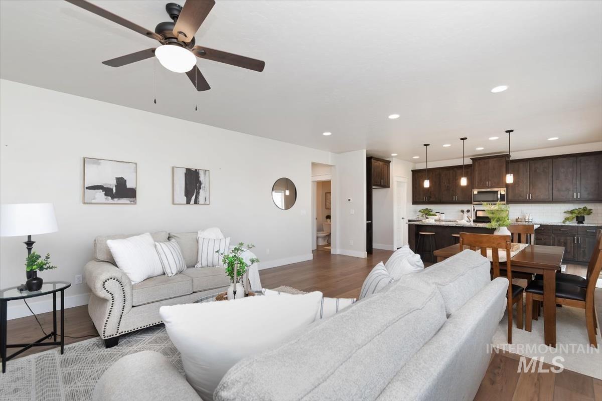 1216 E Fort Erie St., Kuna, Idaho 83634, 3 Bedrooms, 2.5 Bathrooms, Residential For Sale, Price $495,000,MLS 98980426