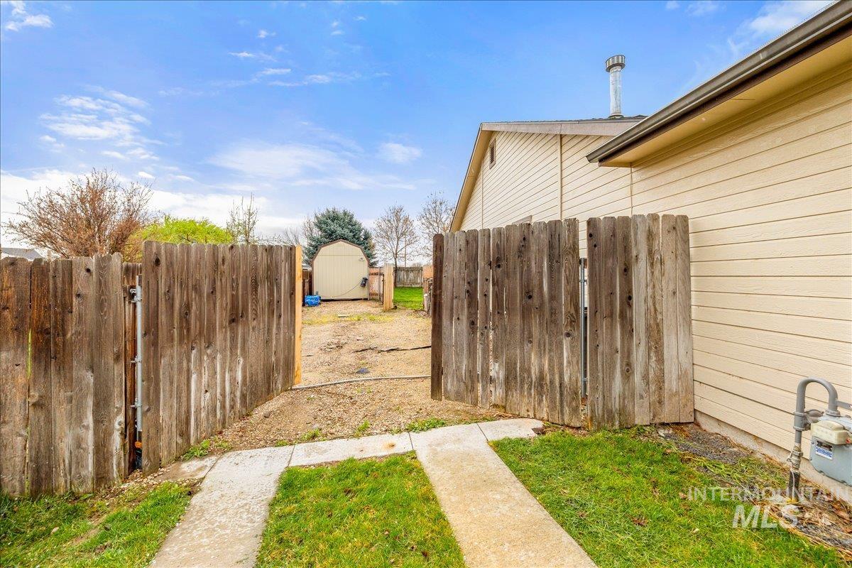 20036 Cibola Place, Caldwell, Idaho 83605, 3 Bedrooms, 2 Bathrooms, Residential For Sale, Price $379,000,MLS 98980430