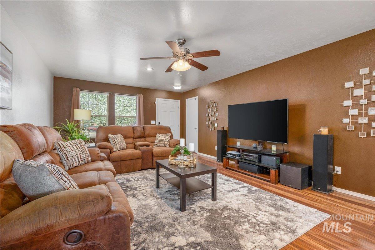 20036 Cibola Place, Caldwell, Idaho 83605, 3 Bedrooms, 2 Bathrooms, Residential For Sale, Price $379,000,MLS 98980430