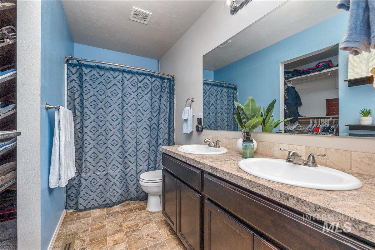 20036 Cibola Place, Caldwell, Idaho 83605, 3 Bedrooms, 2 Bathrooms, Residential For Sale, Price $379,000,MLS 98980430