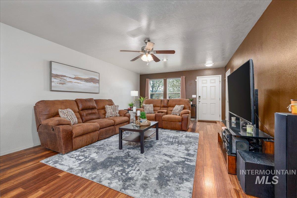 20036 Cibola Place, Caldwell, Idaho 83605, 3 Bedrooms, 2 Bathrooms, Residential For Sale, Price $379,000,MLS 98980430