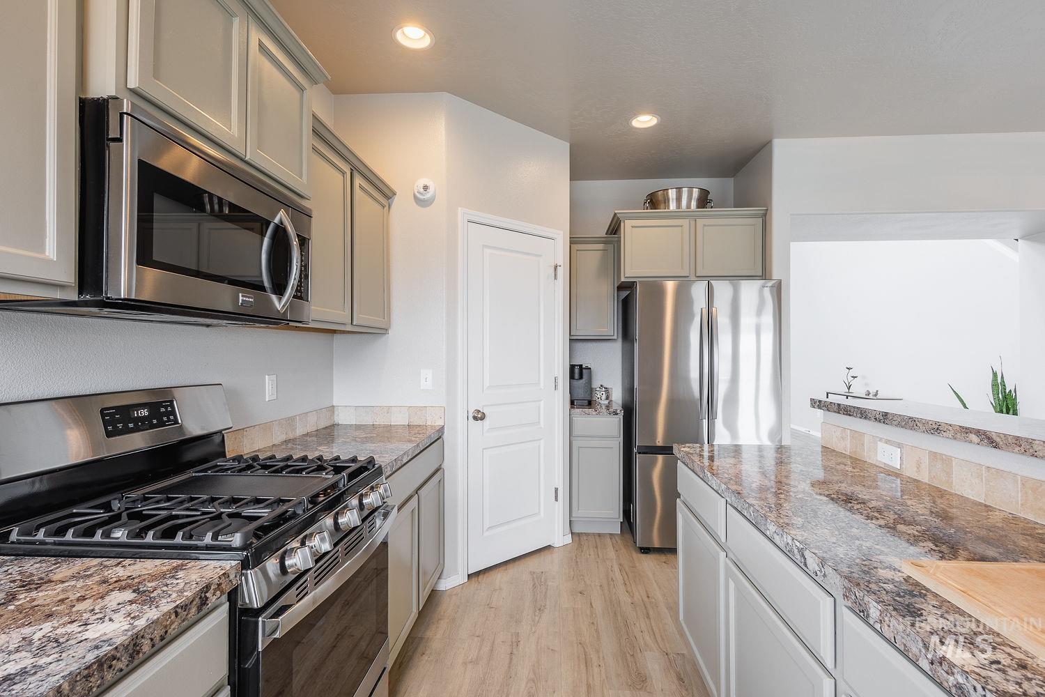 2515 Fallcrest St., Caldwell, Idaho 83607, 4 Bedrooms, 2.5 Bathrooms, Residential For Sale, Price $479,500, 98980437