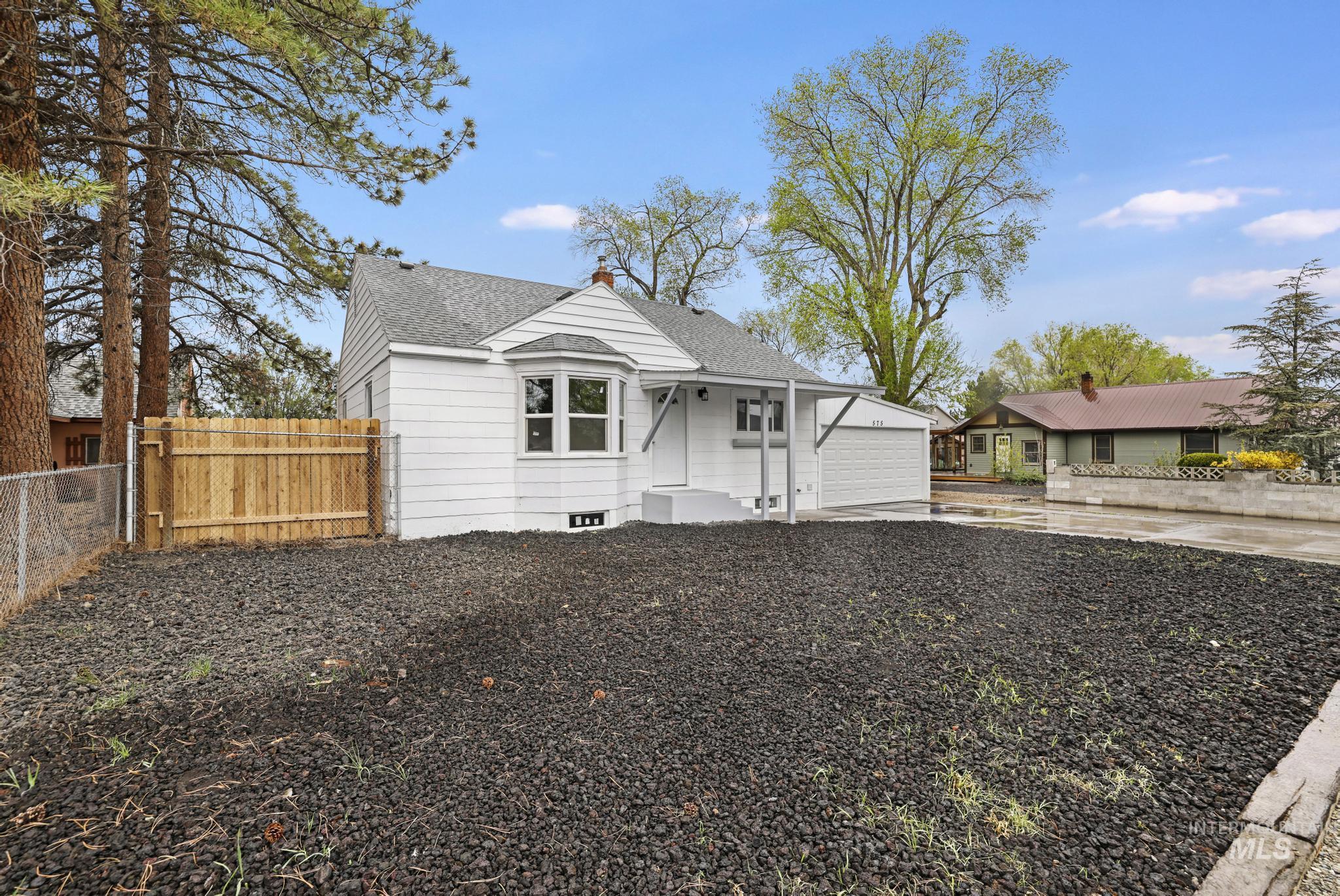 575 Sparks St N, Twin Falls, Idaho 83301-4646, 3 Bedrooms, 2 Bathrooms, Residential For Sale, Price $349,500,MLS 98980439