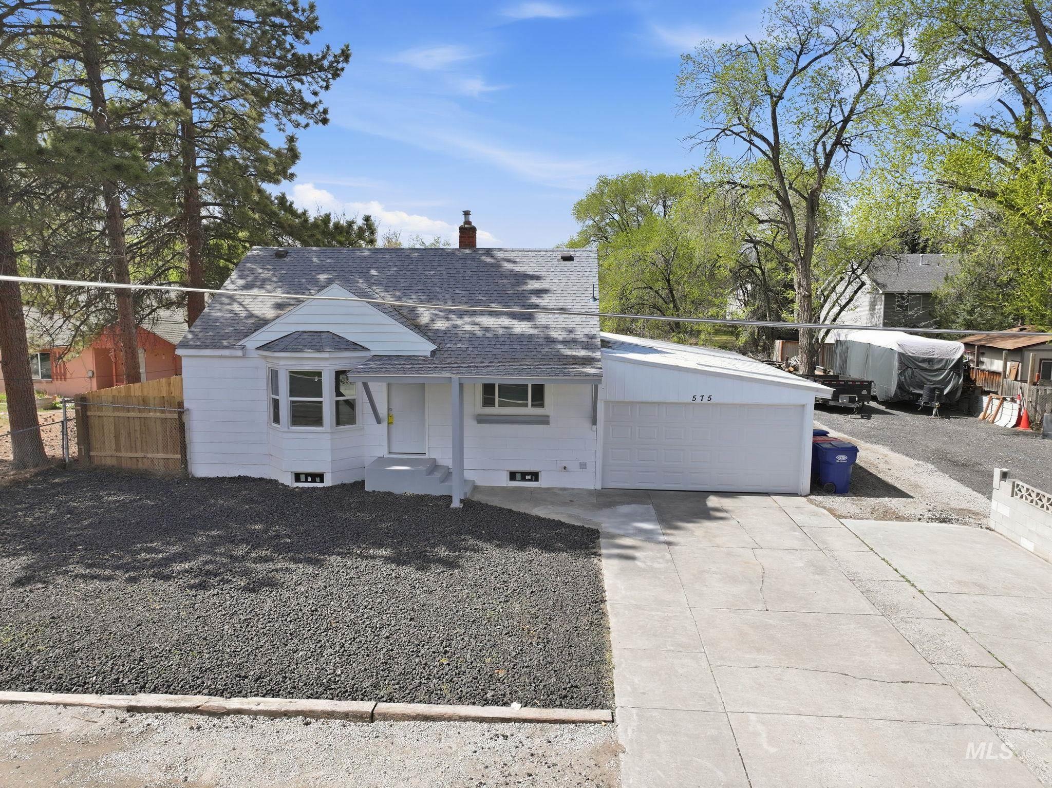 575 Sparks St N, Twin Falls, Idaho 83301-4646, 3 Bedrooms, 2 Bathrooms, Residential For Sale, Price $349,500,MLS 98980439