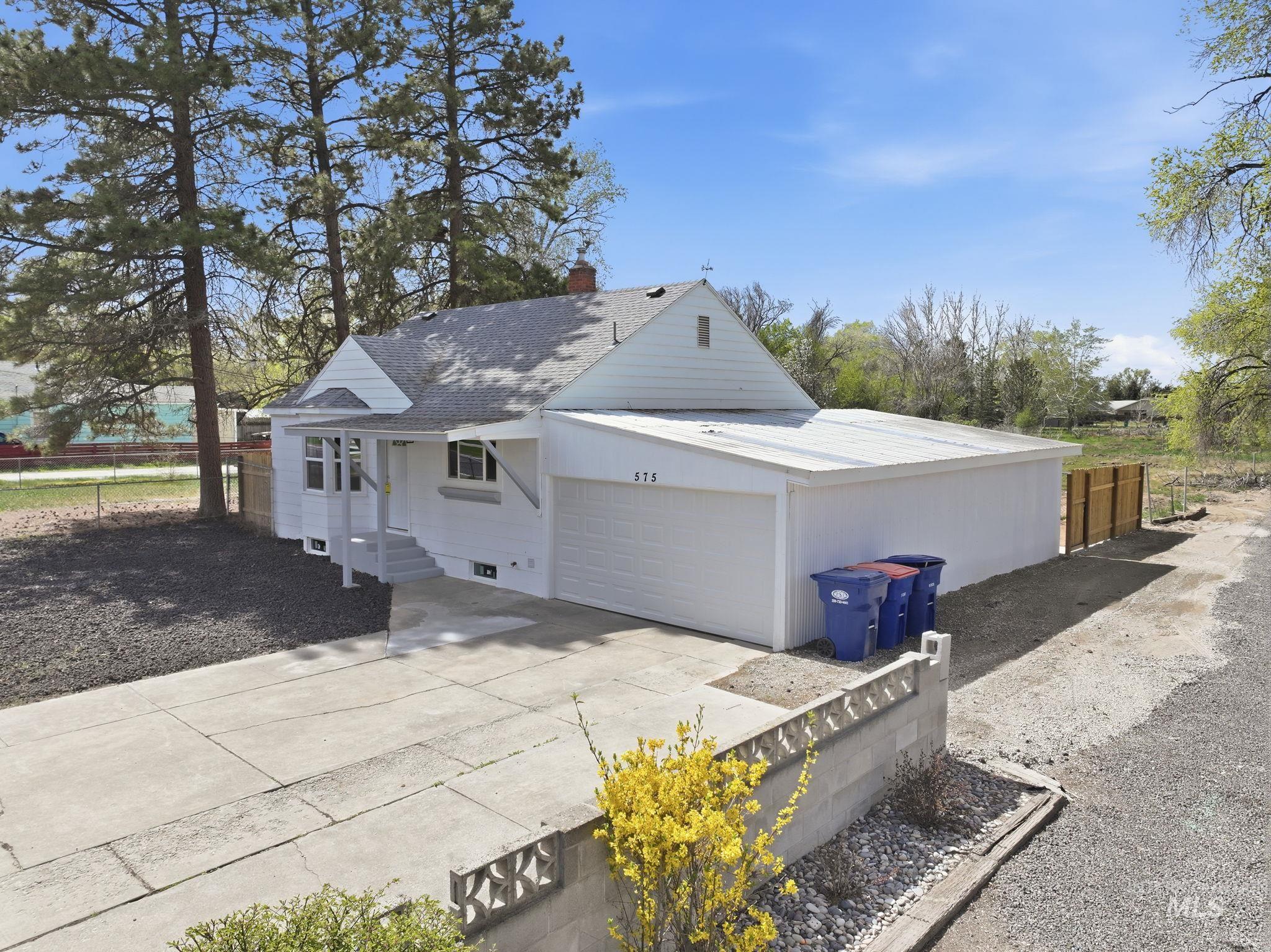 575 Sparks St N, Twin Falls, Idaho 83301-4646, 3 Bedrooms, 2 Bathrooms, Residential For Sale, Price $349,500,MLS 98980439