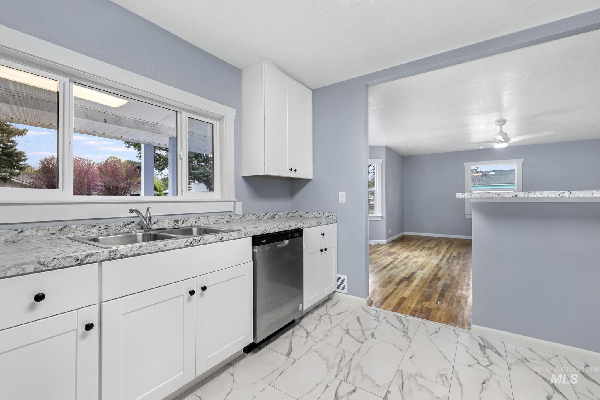 575 Sparks St N, Twin Falls, Idaho 83301-4646, 3 Bedrooms, 2 Bathrooms, Residential For Sale, Price $349,500,MLS 98980439