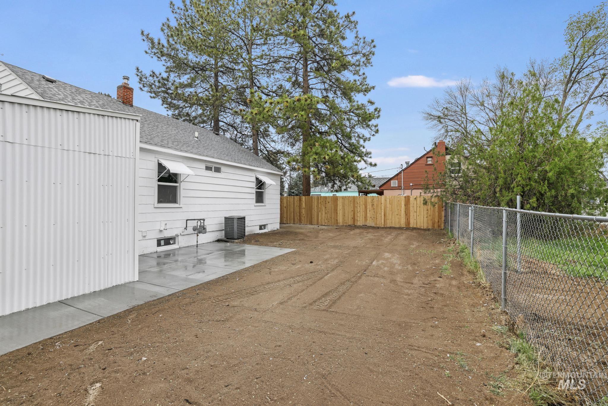 575 Sparks St N, Twin Falls, Idaho 83301-4646, 3 Bedrooms, 2 Bathrooms, Residential For Sale, Price $349,500,MLS 98980439