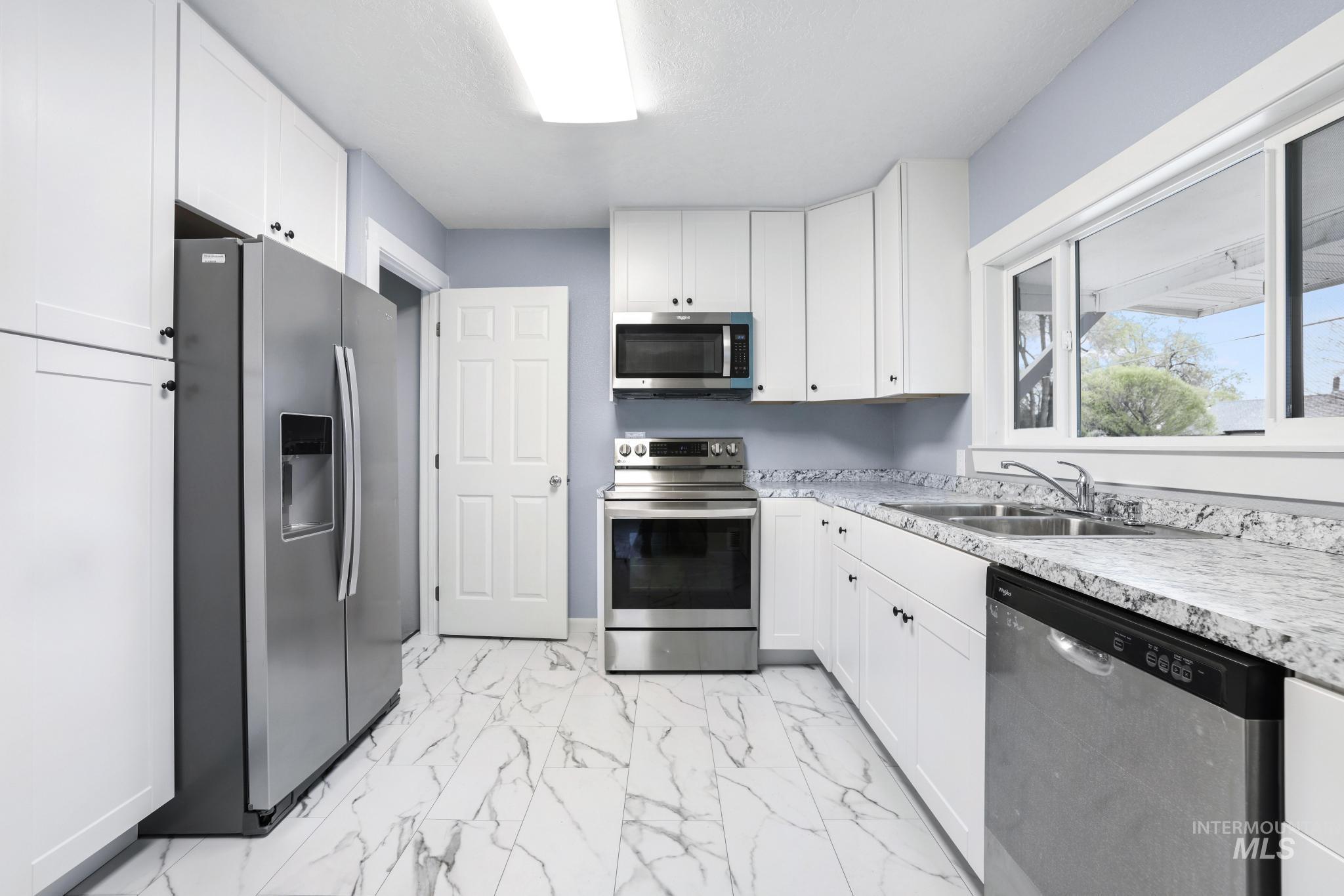 575 Sparks St N, Twin Falls, Idaho 83301-4646, 3 Bedrooms, 2 Bathrooms, Residential For Sale, Price $349,500,MLS 98980439