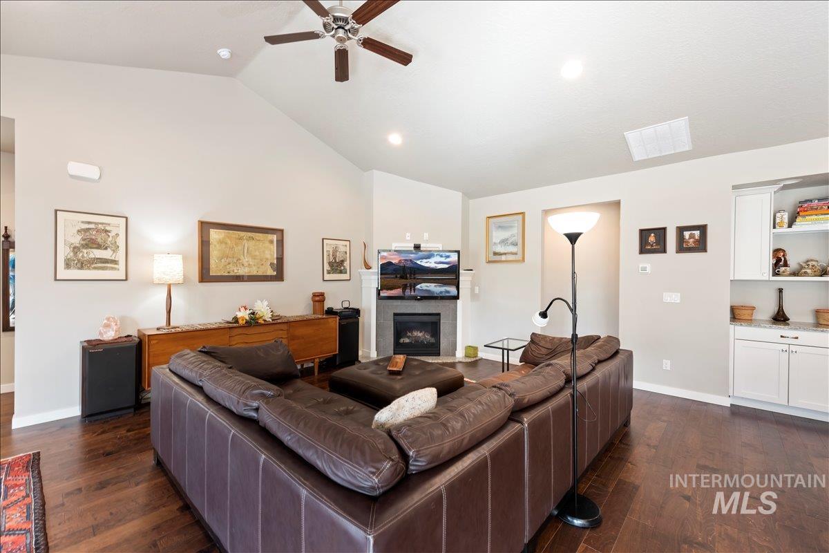 4132 E Silverking Ln, Meridian, Idaho 83642, 2 Bedrooms, 2 Bathrooms, Residential For Sale, Price $505,000, 98980442