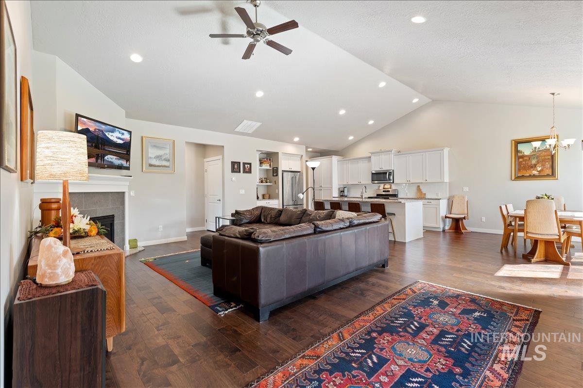 4132 E Silverking Ln, Meridian, Idaho 83642, 2 Bedrooms, 2 Bathrooms, Residential For Sale, Price $505,000, 98980442