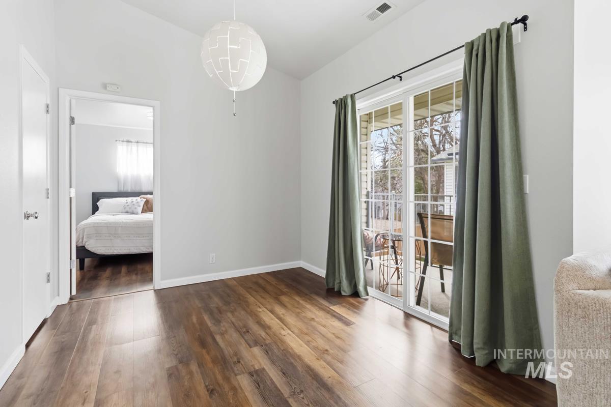 2270 S Challenger Lane, Boise, Idaho 83705, 2 Bedrooms, 2 Bathrooms, Residential For Sale, Price $280,000,MLS 98980444