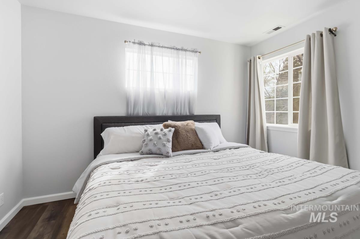 2270 S Challenger Lane, Boise, Idaho 83705, 2 Bedrooms, 2 Bathrooms, Residential For Sale, Price $280,000,MLS 98980444