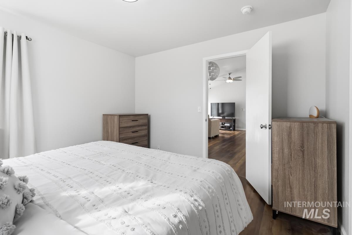 2270 S Challenger Lane, Boise, Idaho 83705, 2 Bedrooms, 2 Bathrooms, Residential For Sale, Price $280,000,MLS 98980444