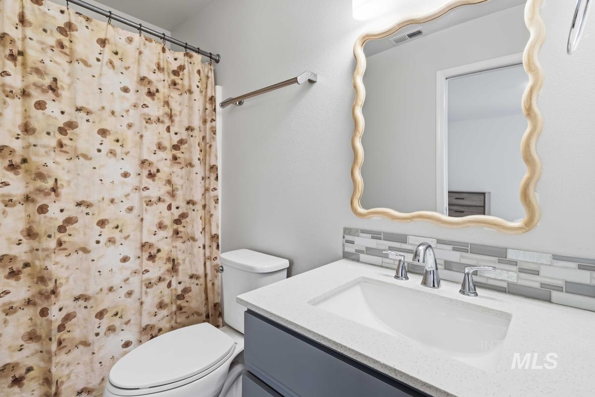 2270 S Challenger Lane, Boise, Idaho 83705, 2 Bedrooms, 2 Bathrooms, Residential For Sale, Price $280,000,MLS 98980444