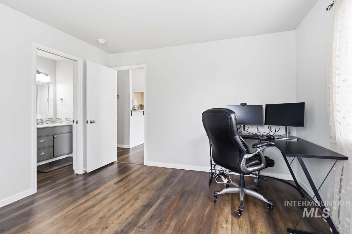 2270 S Challenger Lane, Boise, Idaho 83705, 2 Bedrooms, 2 Bathrooms, Residential For Sale, Price $280,000,MLS 98980444