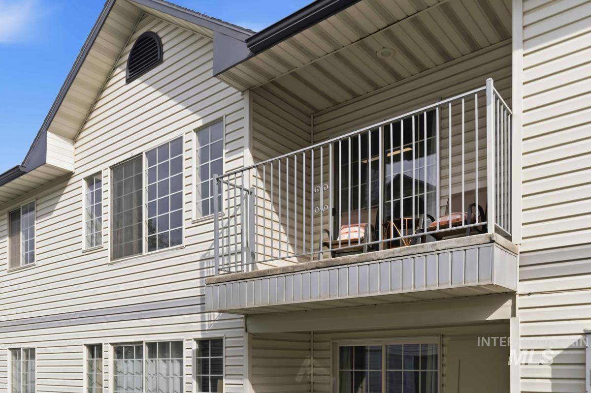 2270 S Challenger Lane, Boise, Idaho 83705, 2 Bedrooms, 2 Bathrooms, Residential For Sale, Price $280,000,MLS 98980444