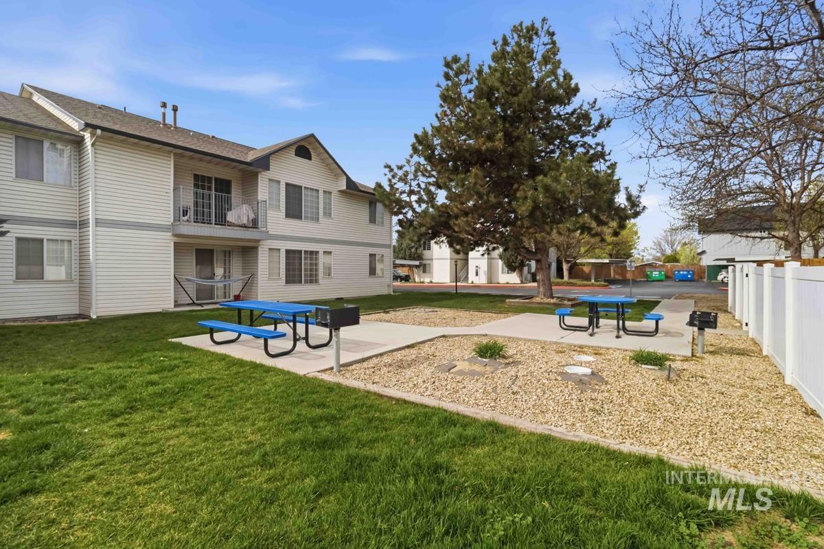 2270 S Challenger Lane, Boise, Idaho 83705, 2 Bedrooms, 2 Bathrooms, Residential For Sale, Price $280,000,MLS 98980444