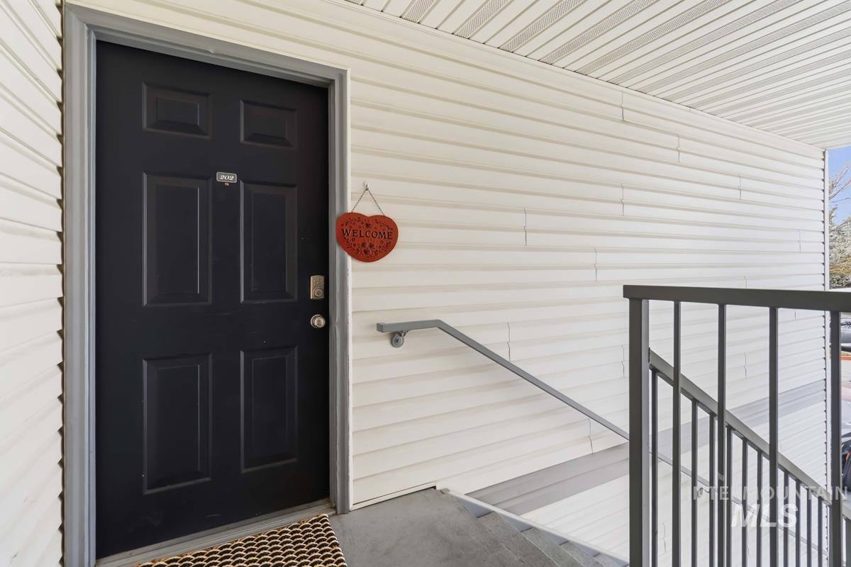 2270 S Challenger Lane, Boise, Idaho 83705, 2 Bedrooms, 2 Bathrooms, Residential For Sale, Price $280,000,MLS 98980444