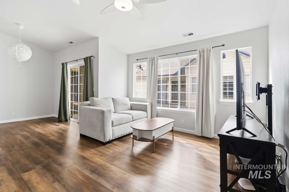 2270 S Challenger Lane, Boise, Idaho 83705, 2 Bedrooms, 2 Bathrooms, Residential For Sale, Price $280,000,MLS 98980444