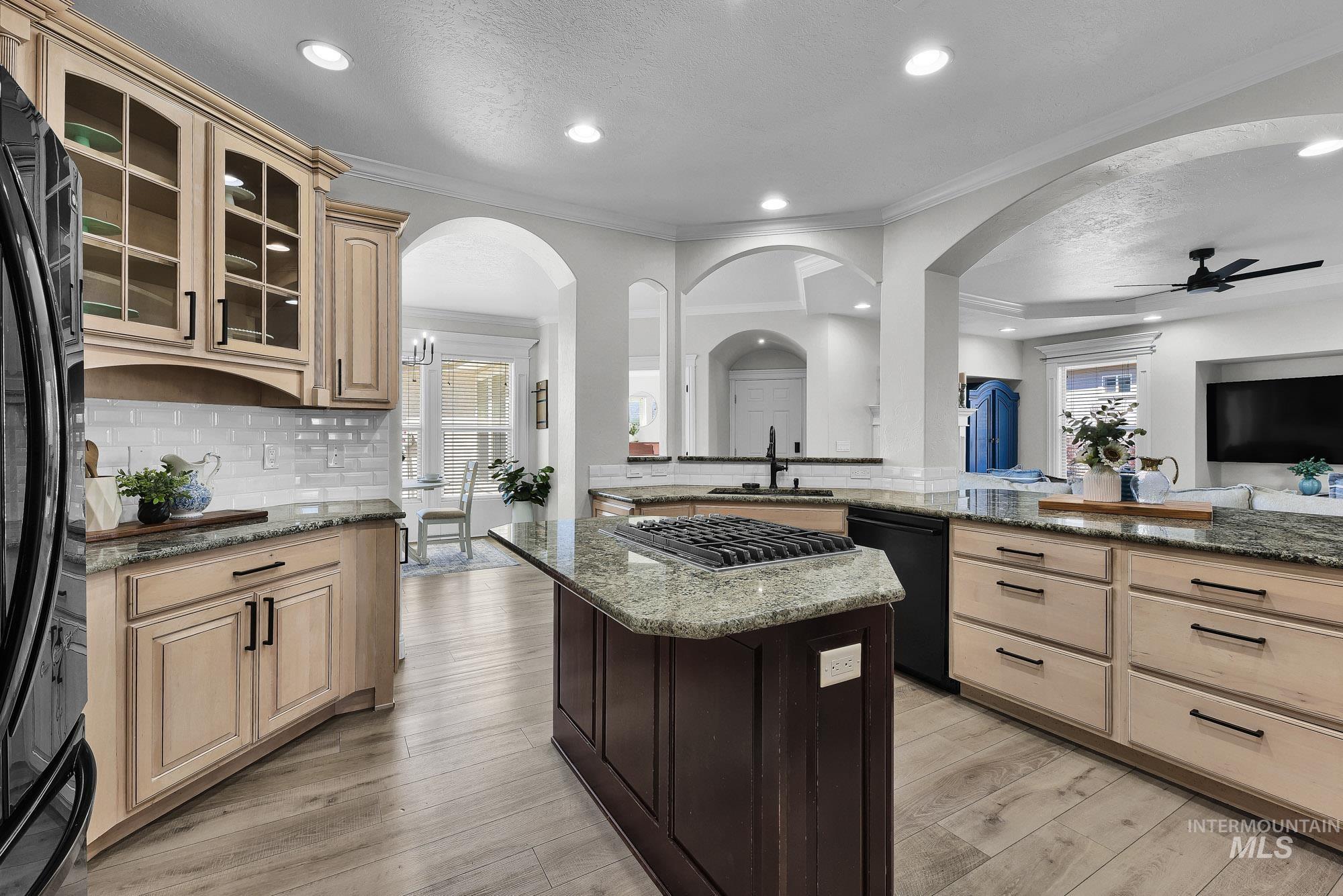 7095 S Pear Blossom Way, Meridian, Idaho 83642, 5 Bedrooms, 6 Bathrooms, Residential For Sale, Price $1,300,000, 98980448