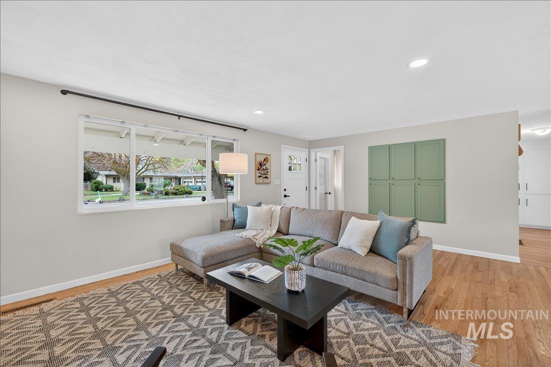 3629 E Clement Rd, Boise, Idaho 83704, 3 Bedrooms, 1.5 Bathrooms, Residential For Sale, Price $584,900,MLS 98980452