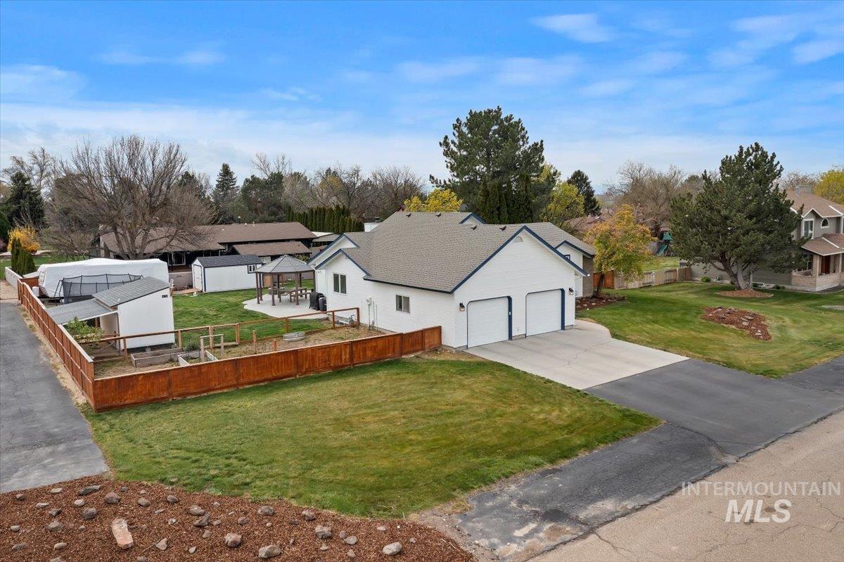 15335 David St, Caldwell, Idaho 83607, 5 Bedrooms, 3 Bathrooms, Residential For Sale, Price $589,000,MLS 98980454