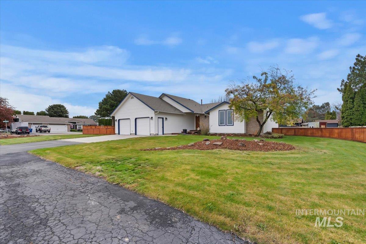 15335 David St, Caldwell, Idaho 83607, 5 Bedrooms, 3 Bathrooms, Residential For Sale, Price $589,000,MLS 98980454