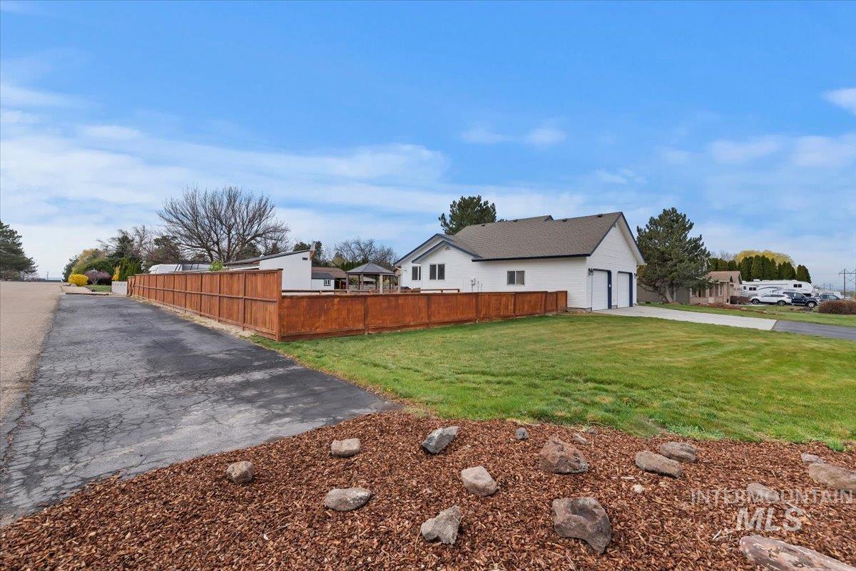 15335 David St, Caldwell, Idaho 83607, 5 Bedrooms, 3 Bathrooms, Residential For Sale, Price $589,000,MLS 98980454