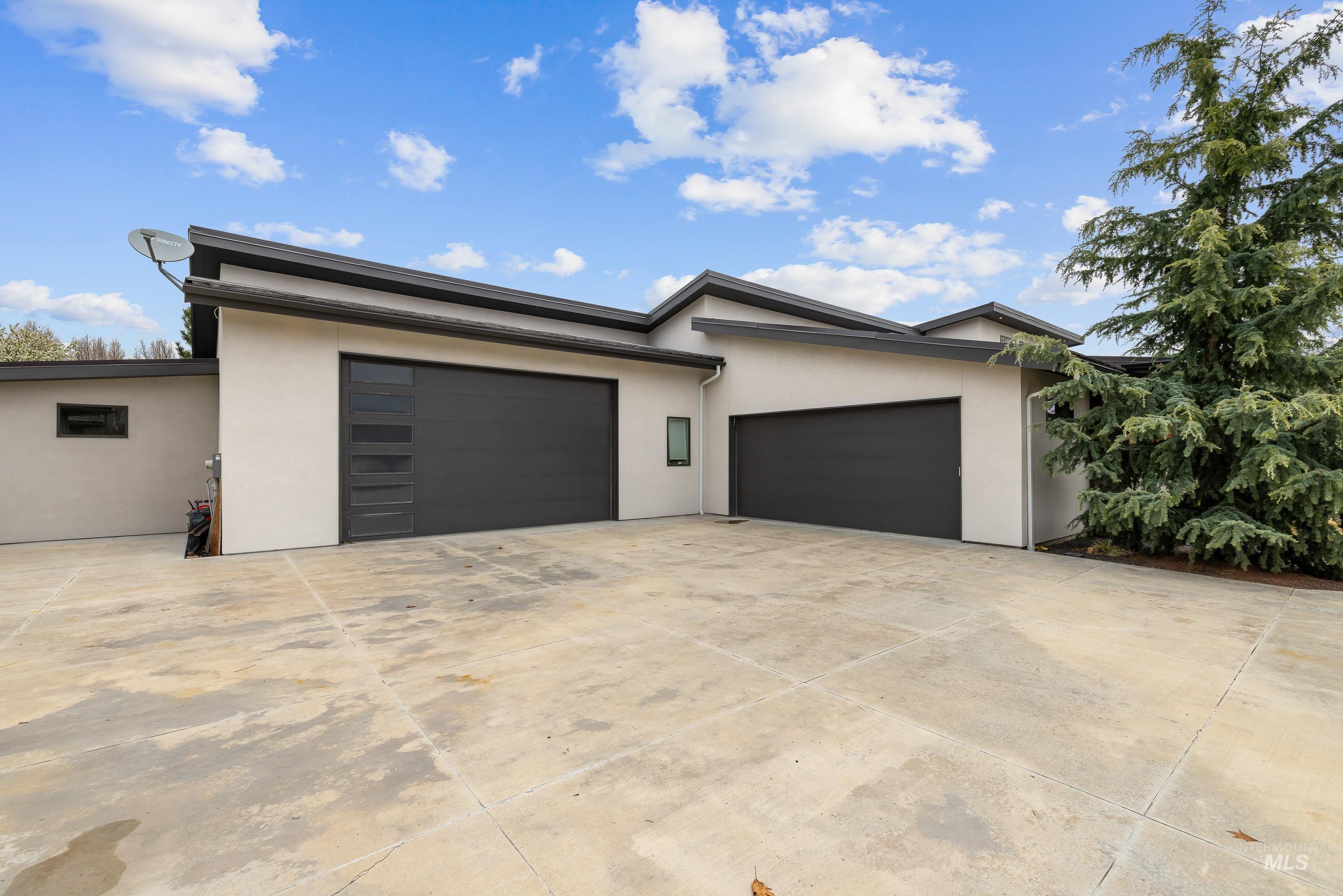 3672 W Red Jade Ct, Meridian, Idaho 83646, 3 Bedrooms, 2.5 Bathrooms, Residential For Sale, Price $1,399,000,MLS 98980457