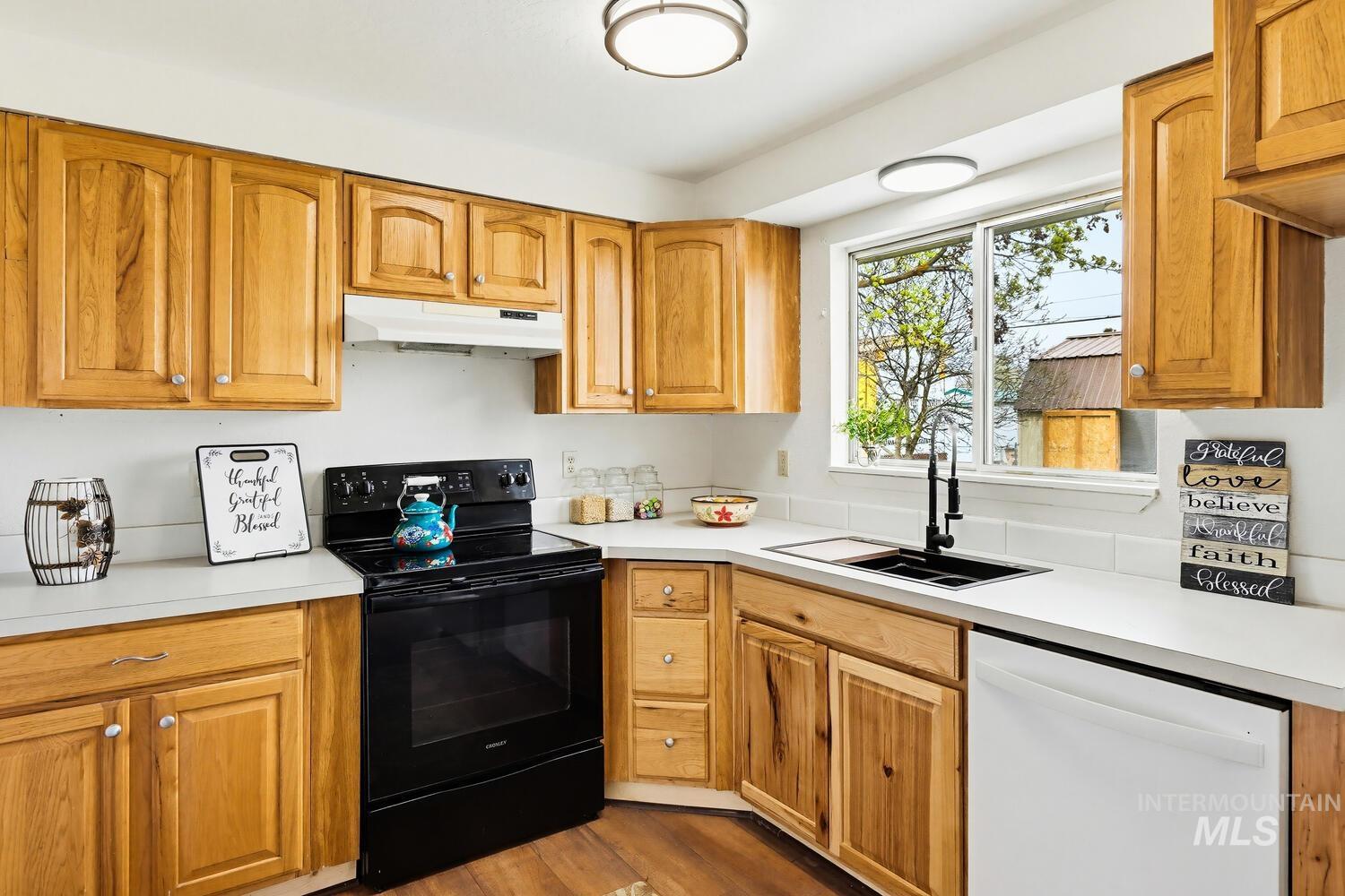 906 E 4th, Emmett, Idaho 83617, 3 Bedrooms, 1.5 Bathrooms, Residential For Sale, Price $315,000,MLS 98980459