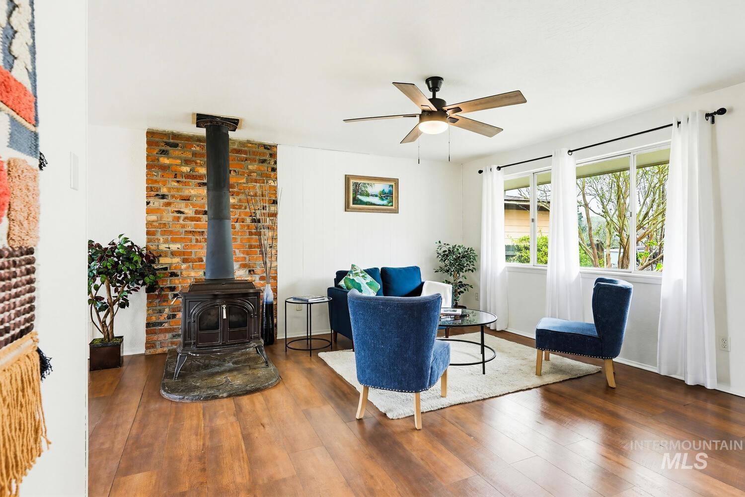 906 E 4th, Emmett, Idaho 83617, 3 Bedrooms, 1.5 Bathrooms, Residential For Sale, Price $315,000,MLS 98980459