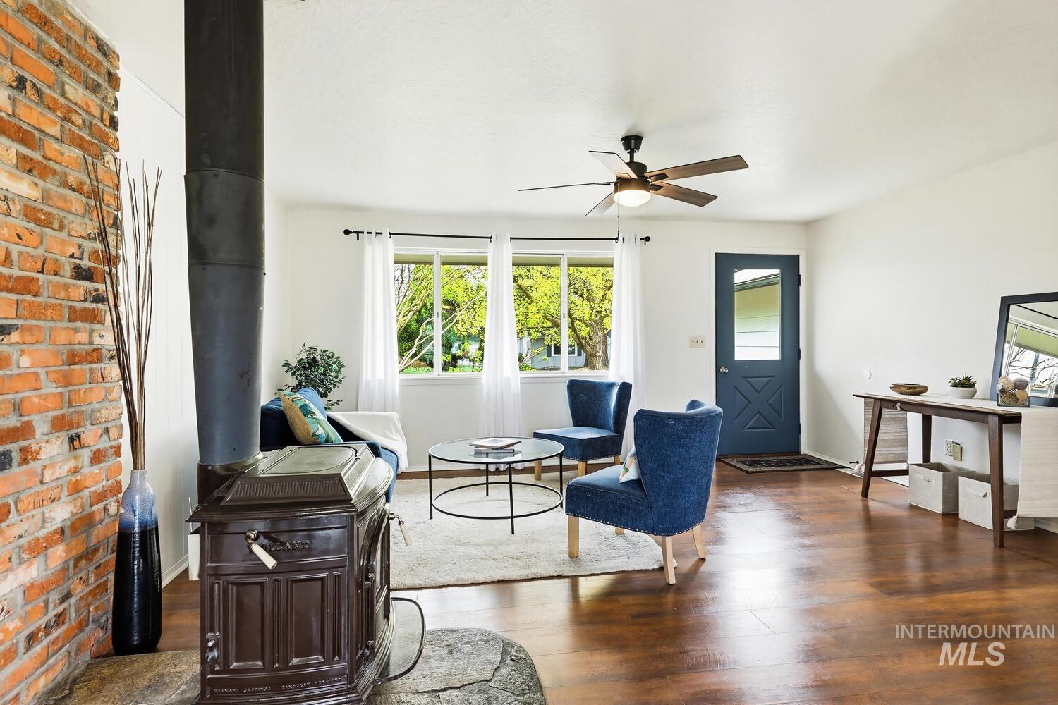 906 E 4th, Emmett, Idaho 83617, 3 Bedrooms, 1.5 Bathrooms, Residential For Sale, Price $315,000,MLS 98980459