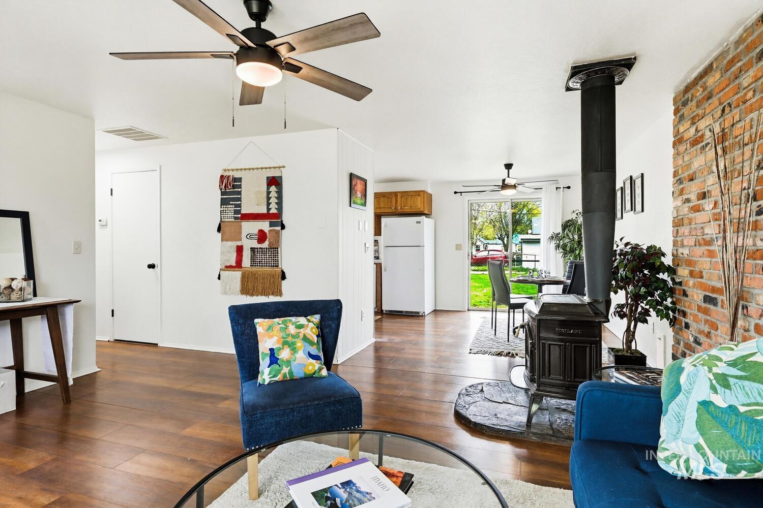 906 E 4th, Emmett, Idaho 83617, 3 Bedrooms, 1.5 Bathrooms, Residential For Sale, Price $315,000,MLS 98980459