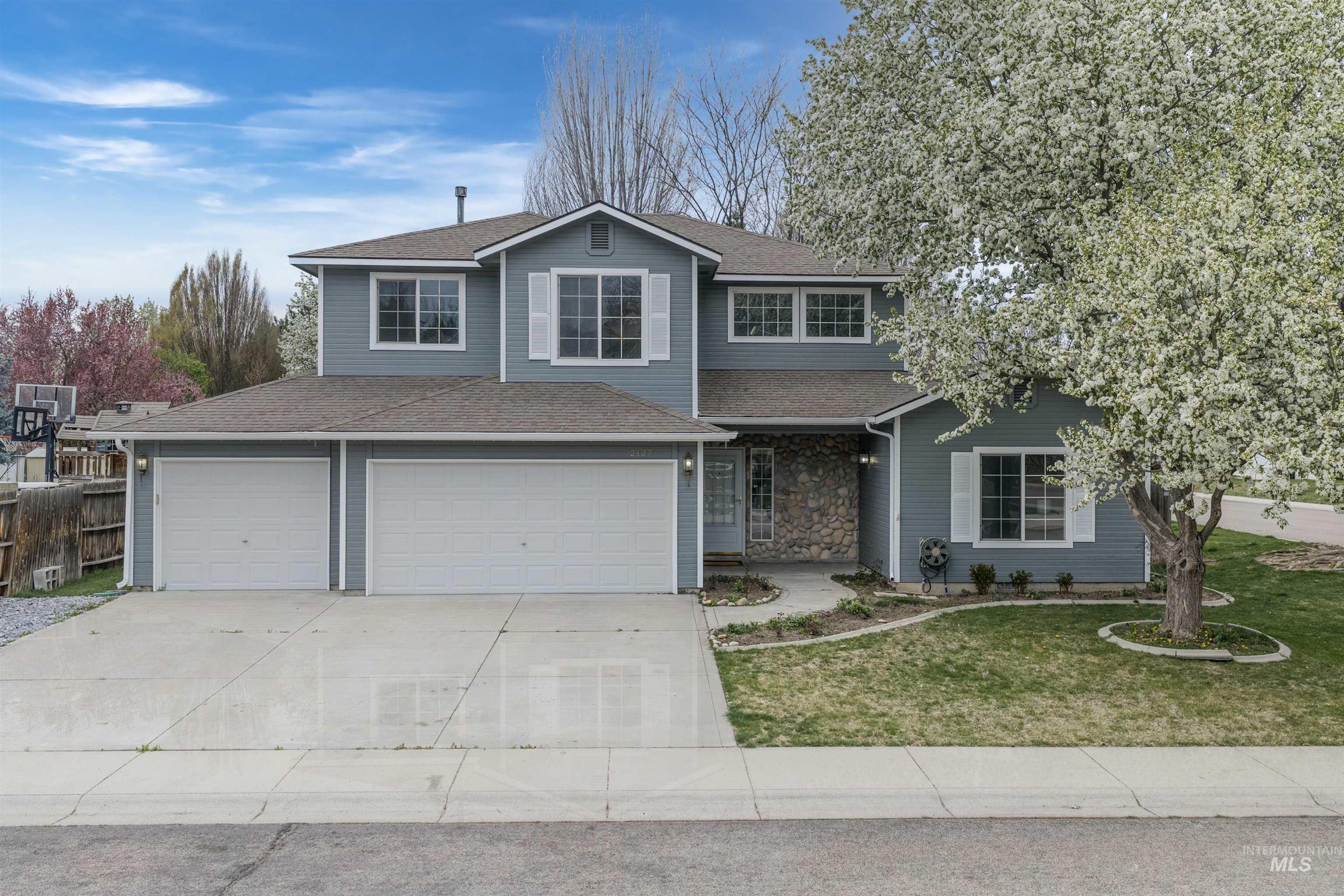 2127 S Whisper Cove Way, Boise, Idaho 83709, 4 Bedrooms, 3 Bathrooms, Residential For Sale, Price $570,000,MLS 98980460