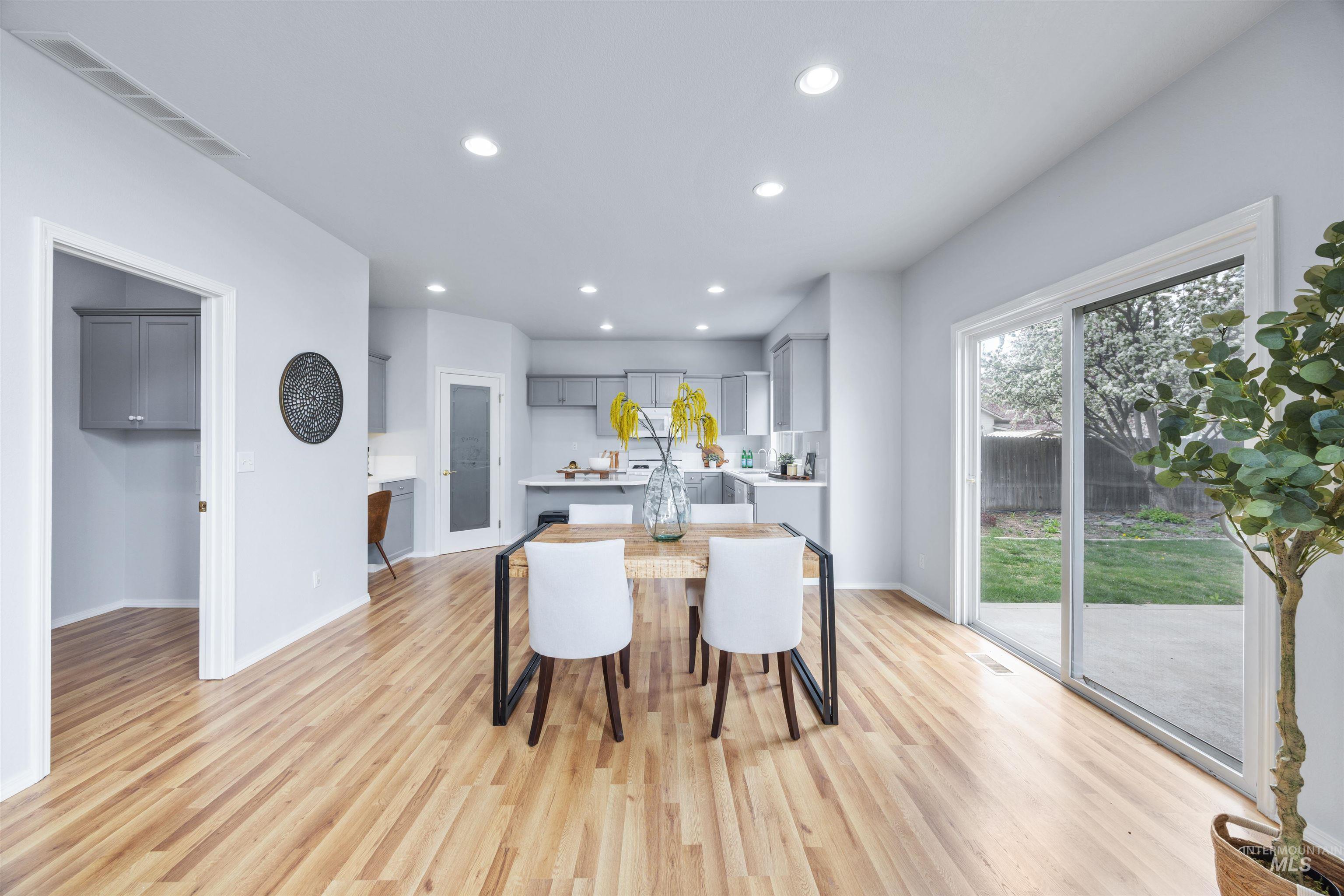 2127 S Whisper Cove Way, Boise, Idaho 83709, 4 Bedrooms, 3 Bathrooms, Residential For Sale, Price $570,000,MLS 98980460