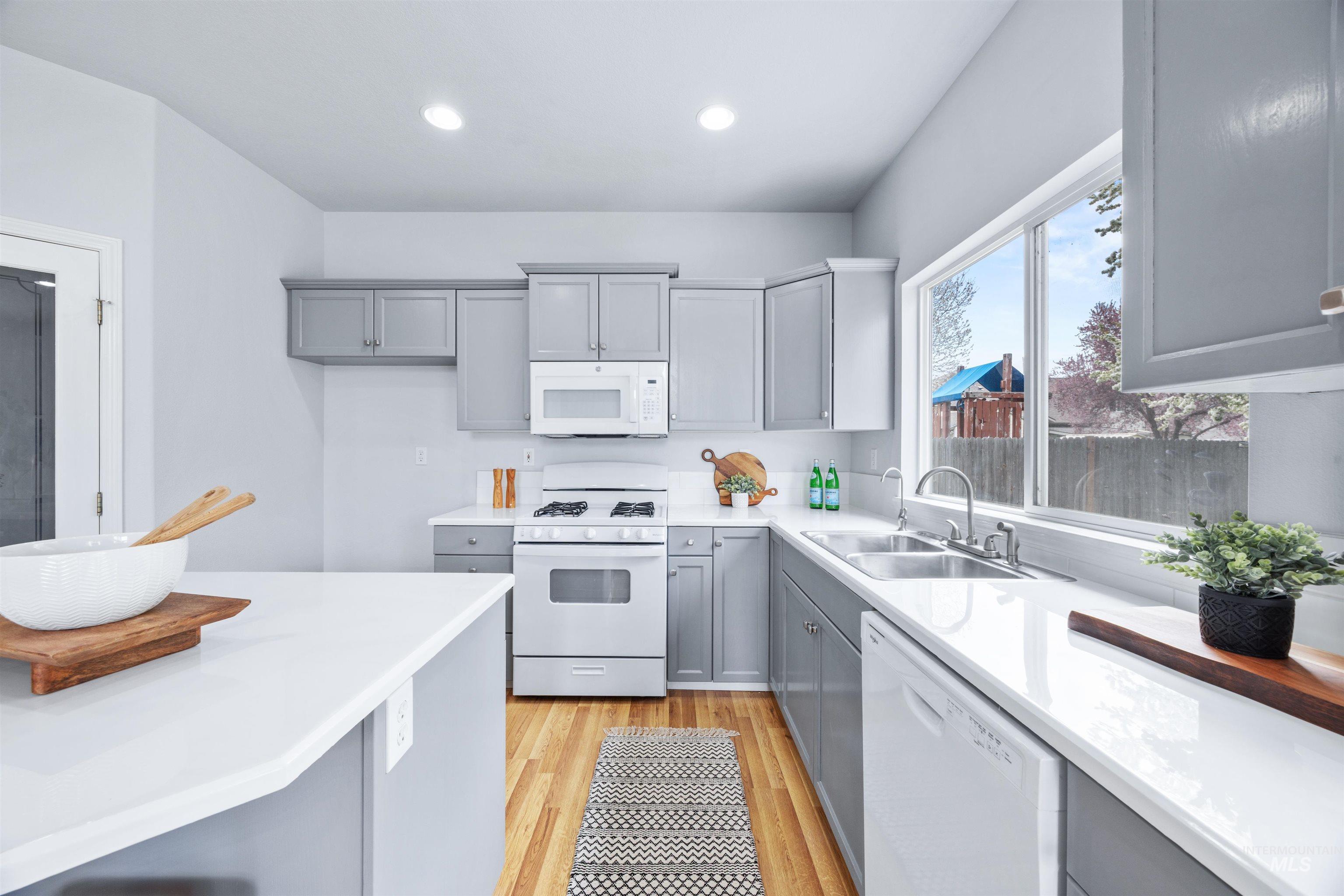 2127 S Whisper Cove Way, Boise, Idaho 83709, 4 Bedrooms, 3 Bathrooms, Residential For Sale, Price $570,000,MLS 98980460