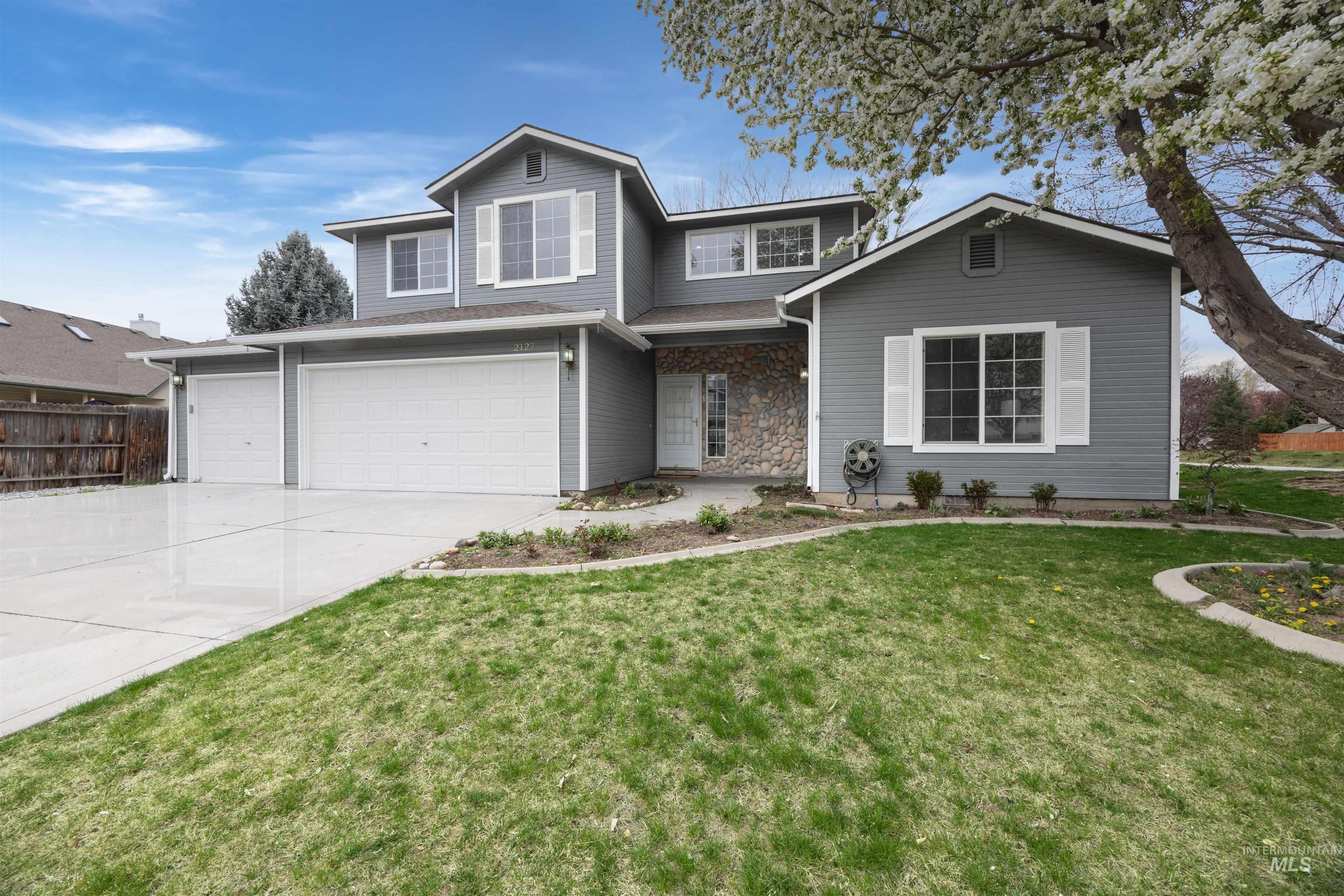 2127 S Whisper Cove Way, Boise, Idaho 83709, 4 Bedrooms, 3 Bathrooms, Residential For Sale, Price $570,000,MLS 98980460