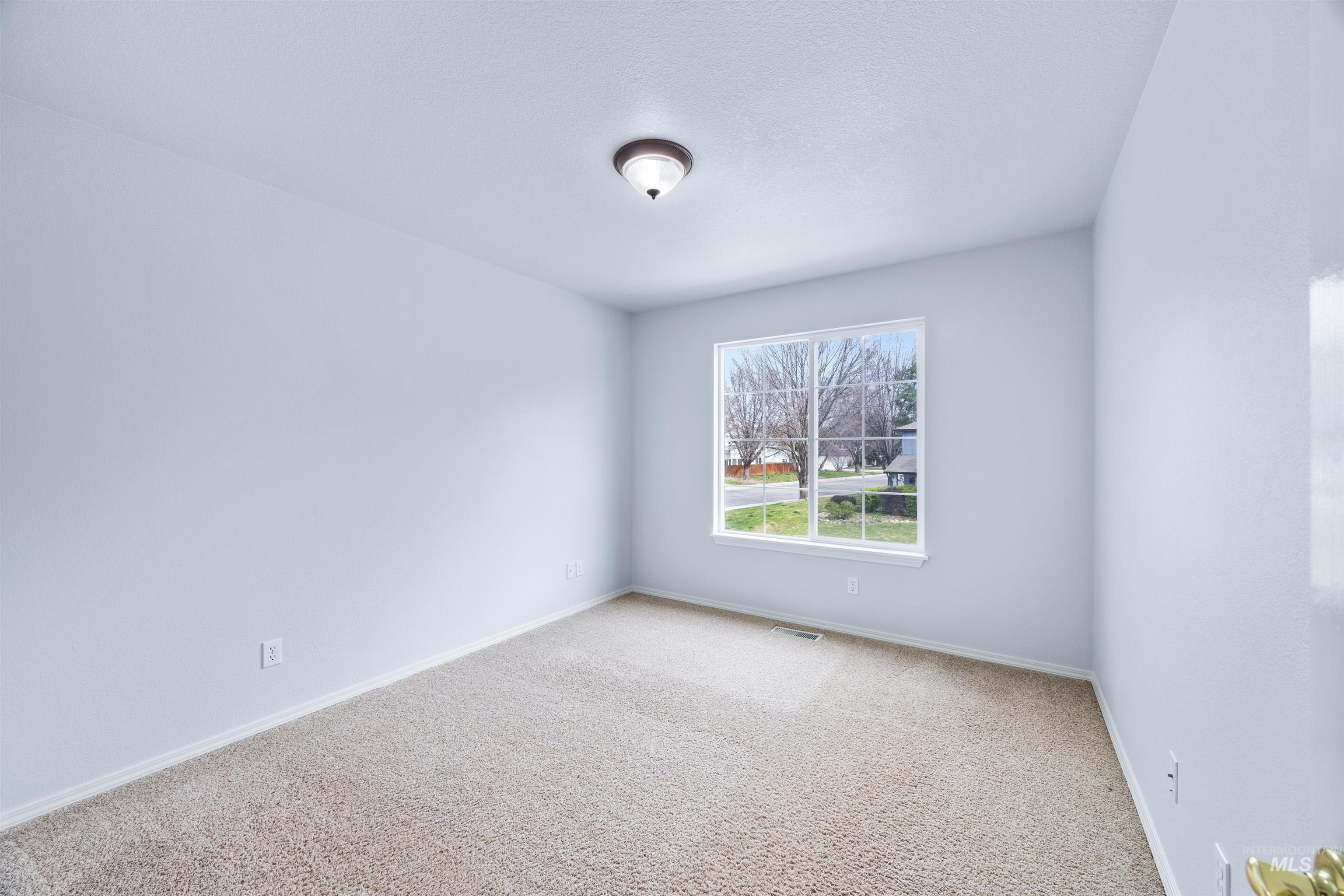 2127 S Whisper Cove Way, Boise, Idaho 83709, 4 Bedrooms, 3 Bathrooms, Residential For Sale, Price $570,000,MLS 98980460